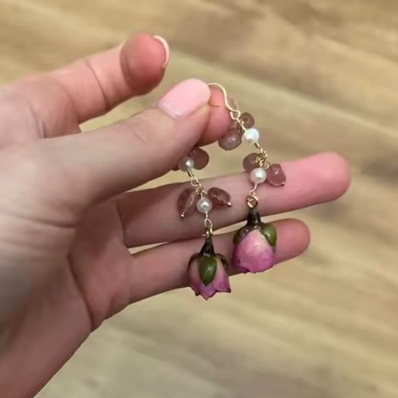 Pink Rosebud Drop Earrings
Romantic Boho Style - Picture 5 of 12